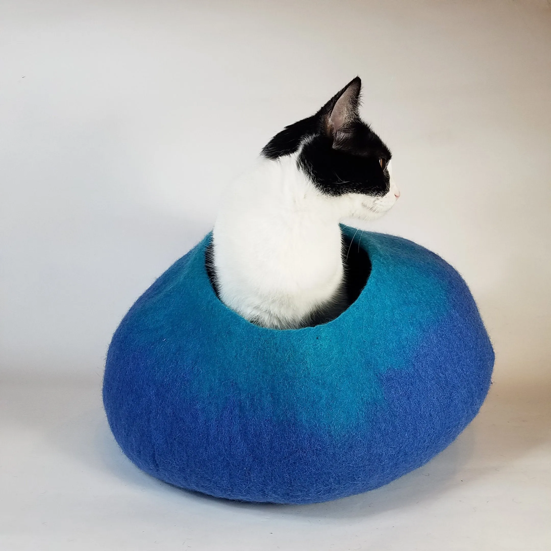 Blue and Turquoise Cat Cave | Pet Bed